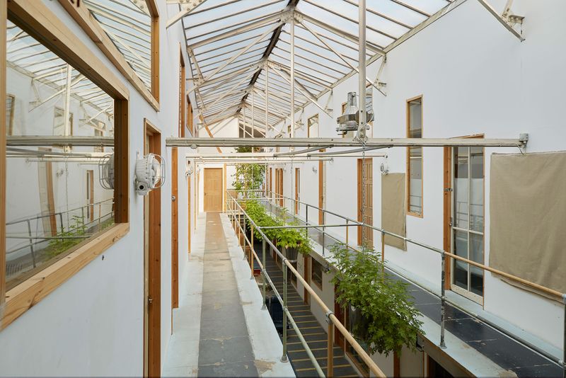 Hallway of Queensrollahouse artist studios