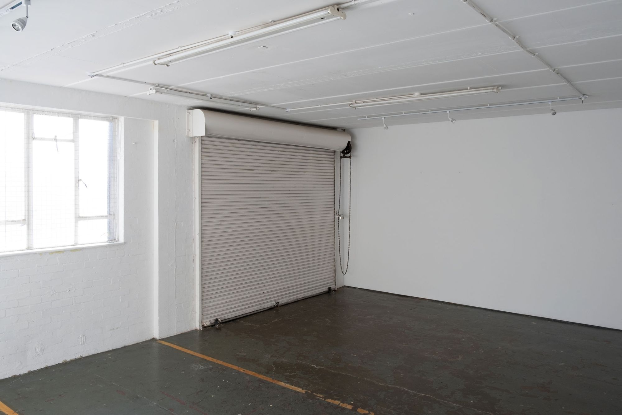 Image of entering the ground floor project space at Queensrollahouse