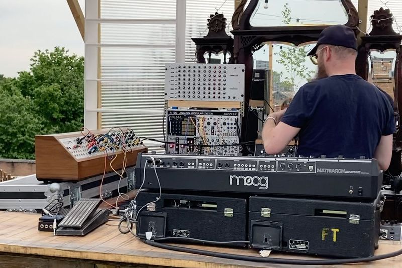 Music Performance by Kommun Sound on Queensrollahouse roof terrace